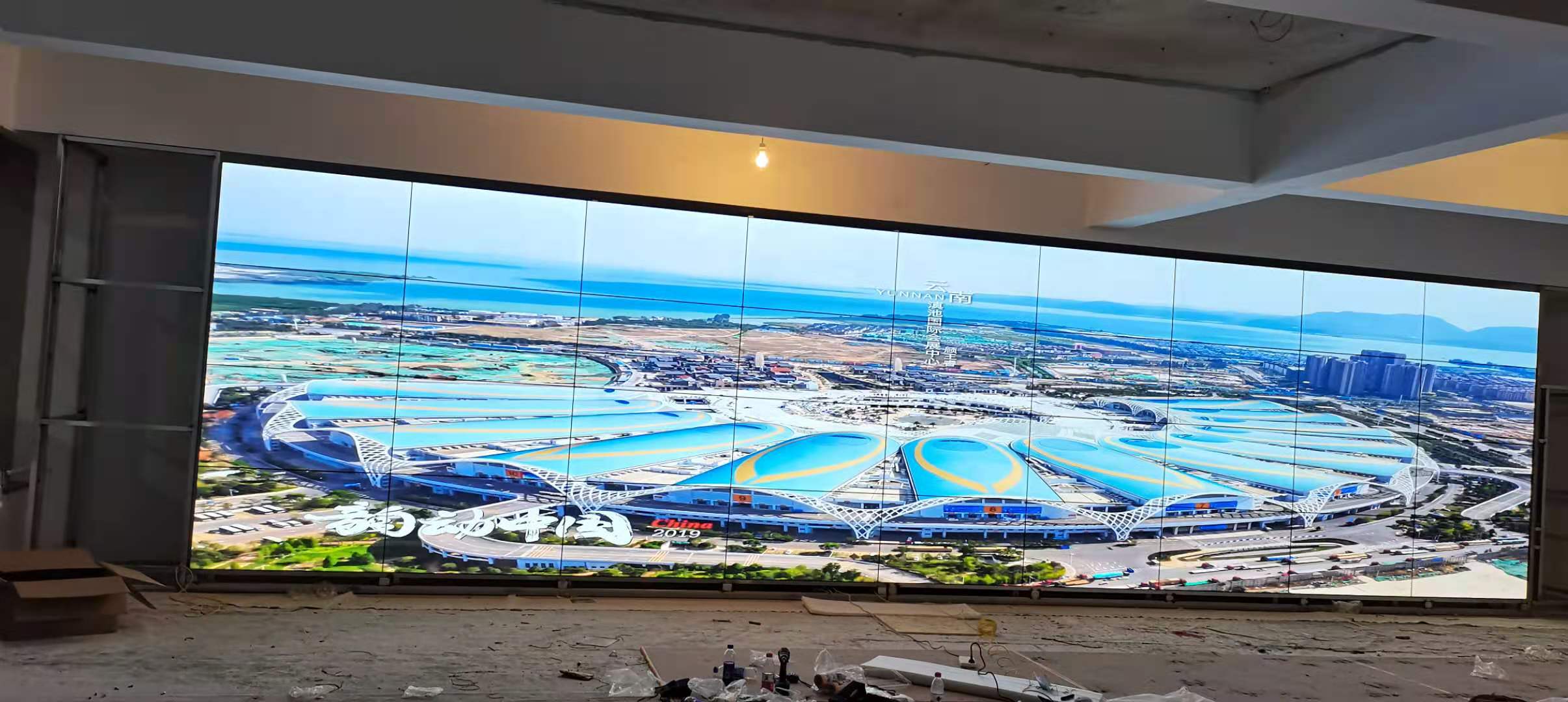 不同氣候條件（如高溫、高濕度、沙塵）下，戶外LED顯示屏的維護(hù)策略有何差異？