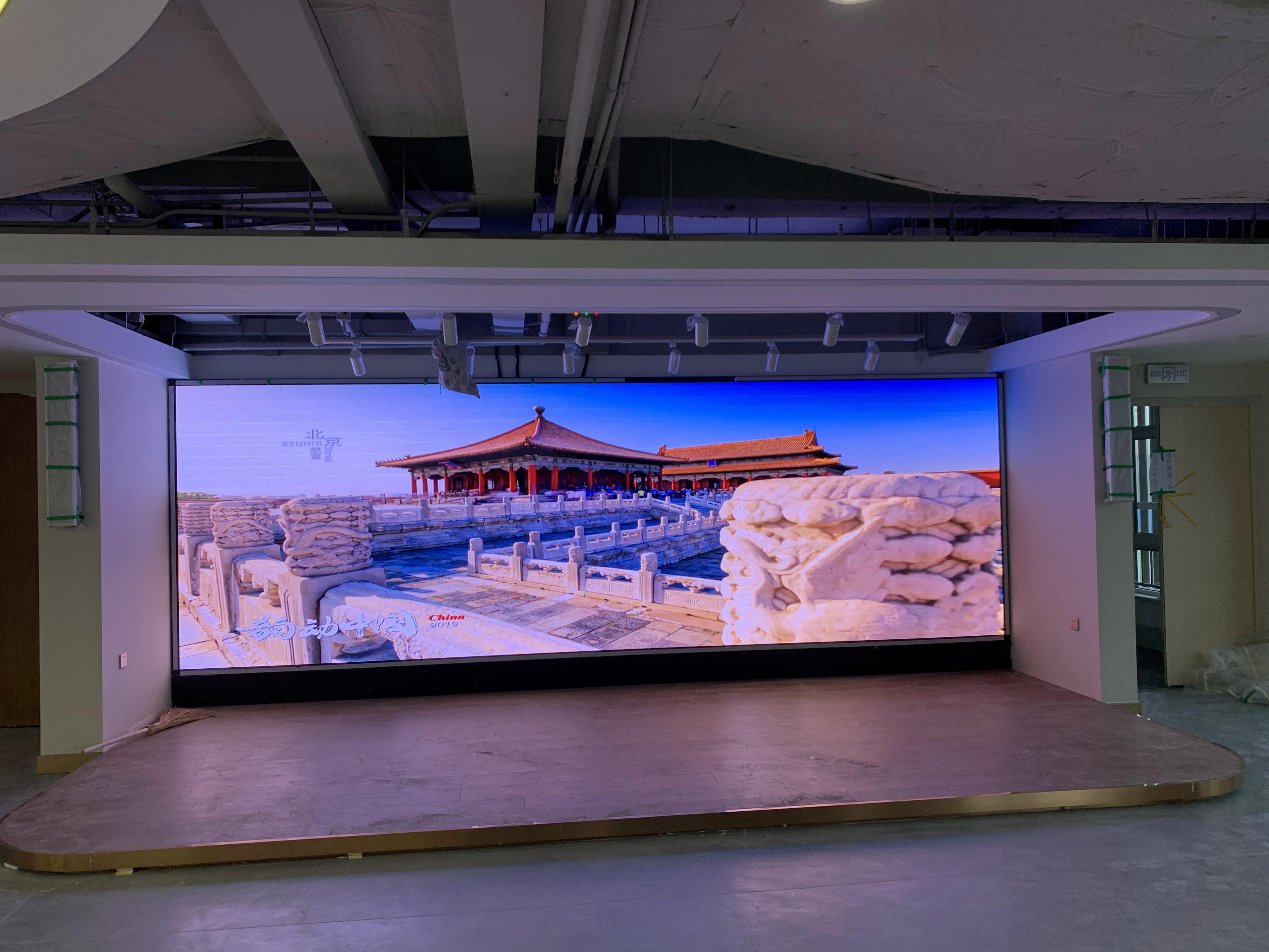 不同類(lèi)型的LED芯片（如國(guó)產(chǎn)、進(jìn)口）對(duì)顯示屏的壽命和穩(wěn)定性有哪些影響？