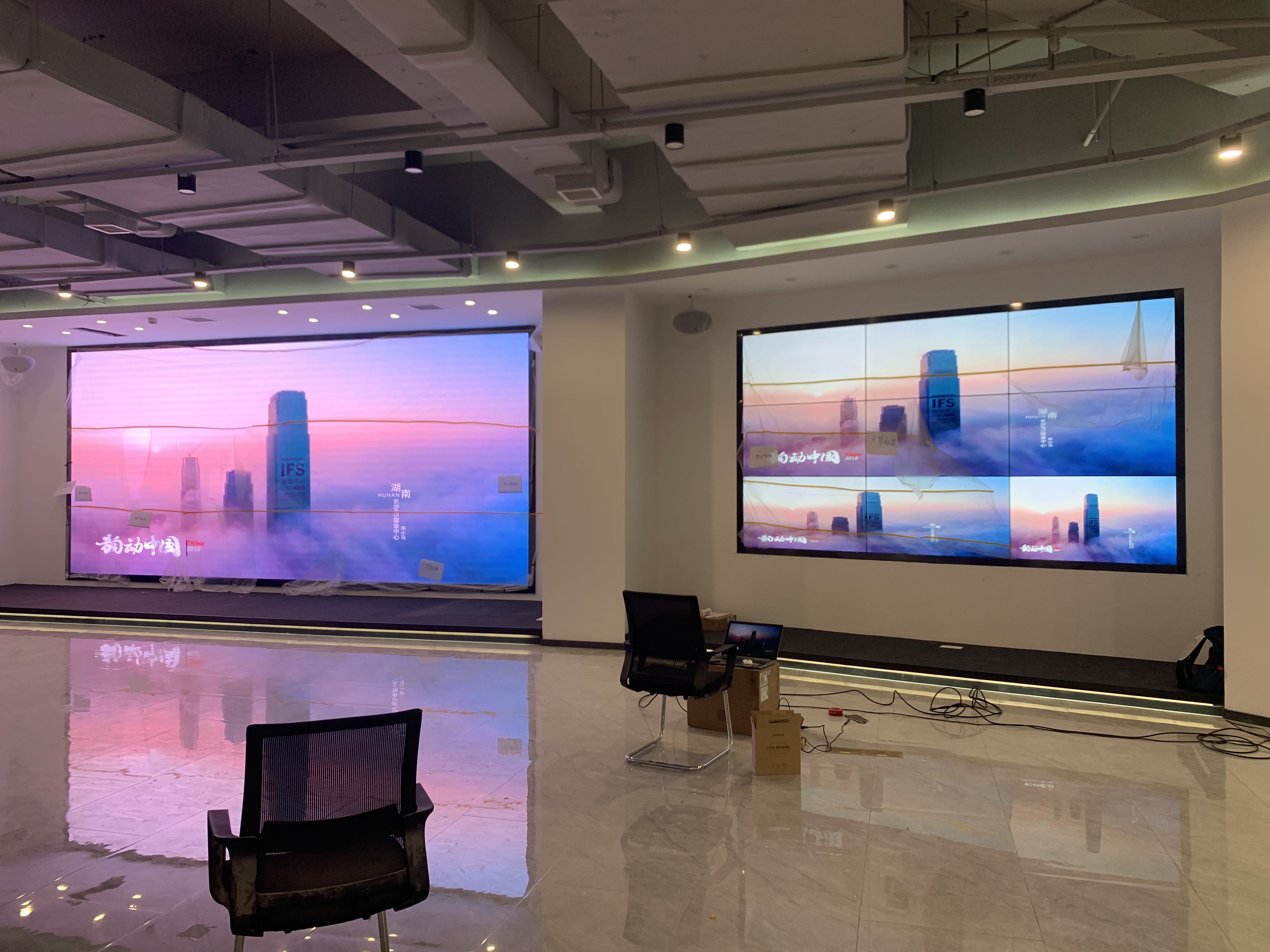 戶外屏的電源系統(tǒng)需要具備哪些防護(hù)措施，才能防止雷擊和漏電風(fēng)險(xiǎn)？