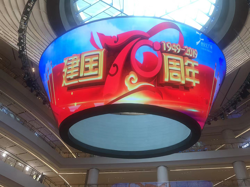 公司花20萬裝修的會(huì)議室，竟被客戶吐槽‘像網(wǎng)吧’？高級感會(huì)議室的屏幕選擇秘訣”